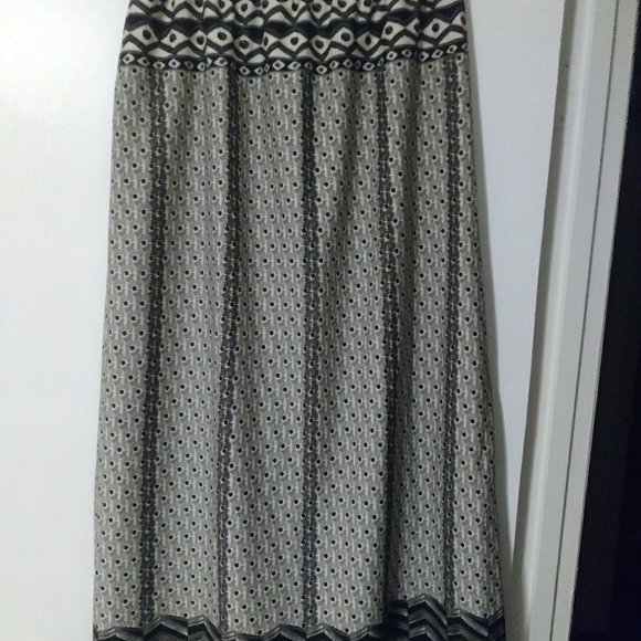 Skirt - Picture 3 of 3